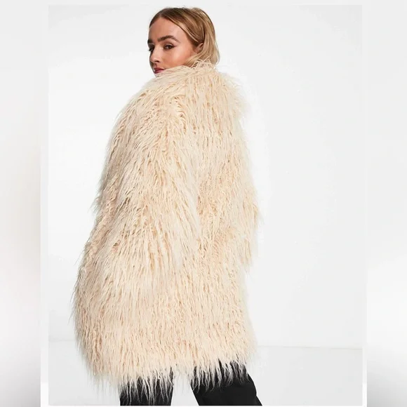 NWT-STRADIVARIUS M/L-sz FAUX FUR MONGOLIAN LAMB COAT “OVERSIZE-FIT” in CREAM - Picture 4 of 5